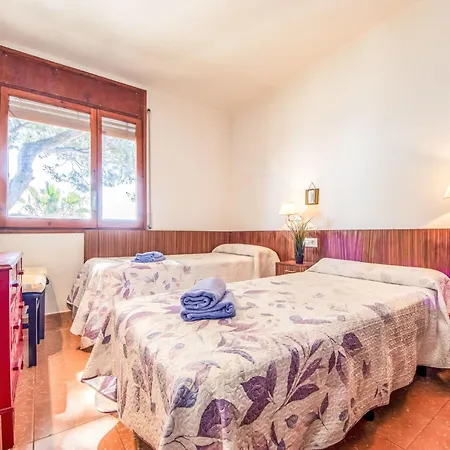 Set Pins By Interhome Cambrils