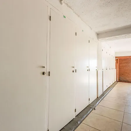 Set Pins By Interhome Appartement Cambrils